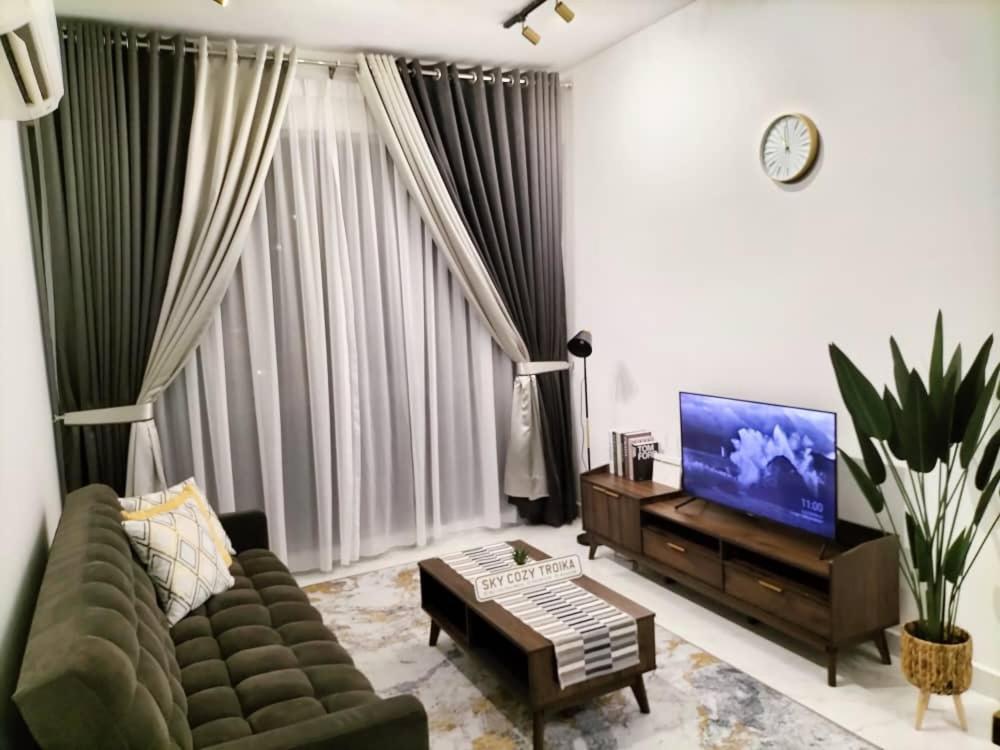 Sky Cozy Troika Residence, 1 Bedroom 4-6 Pax, 2 Bedrooms 6-8 Pax, Pool Vew, Sky & City View, Free Parking, Pool, Unlimited Wifi & Netflix 哥打巴鲁 外观 照片